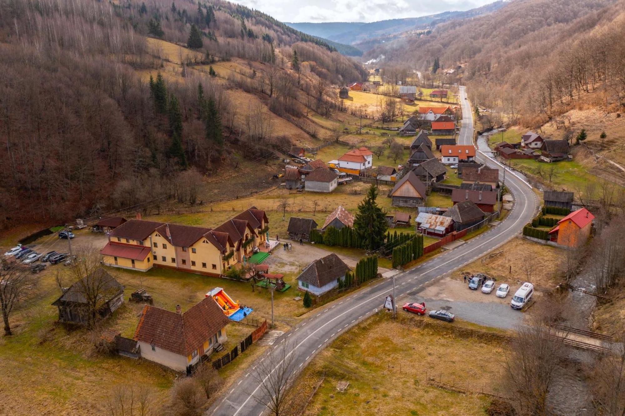 Green Mountain Resort Scrind-Frăsinet Dış mekan fotoğraf